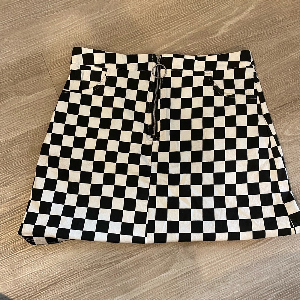 Black and white checkered skirt. Size large from Amazon